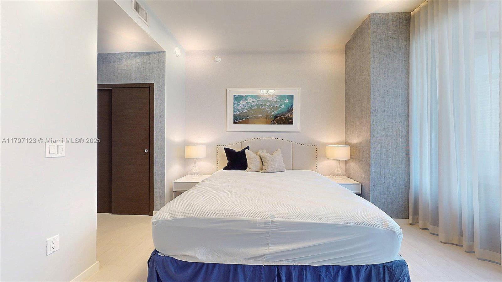 1000 Brickell Plz #1814, Miami FL 33131
