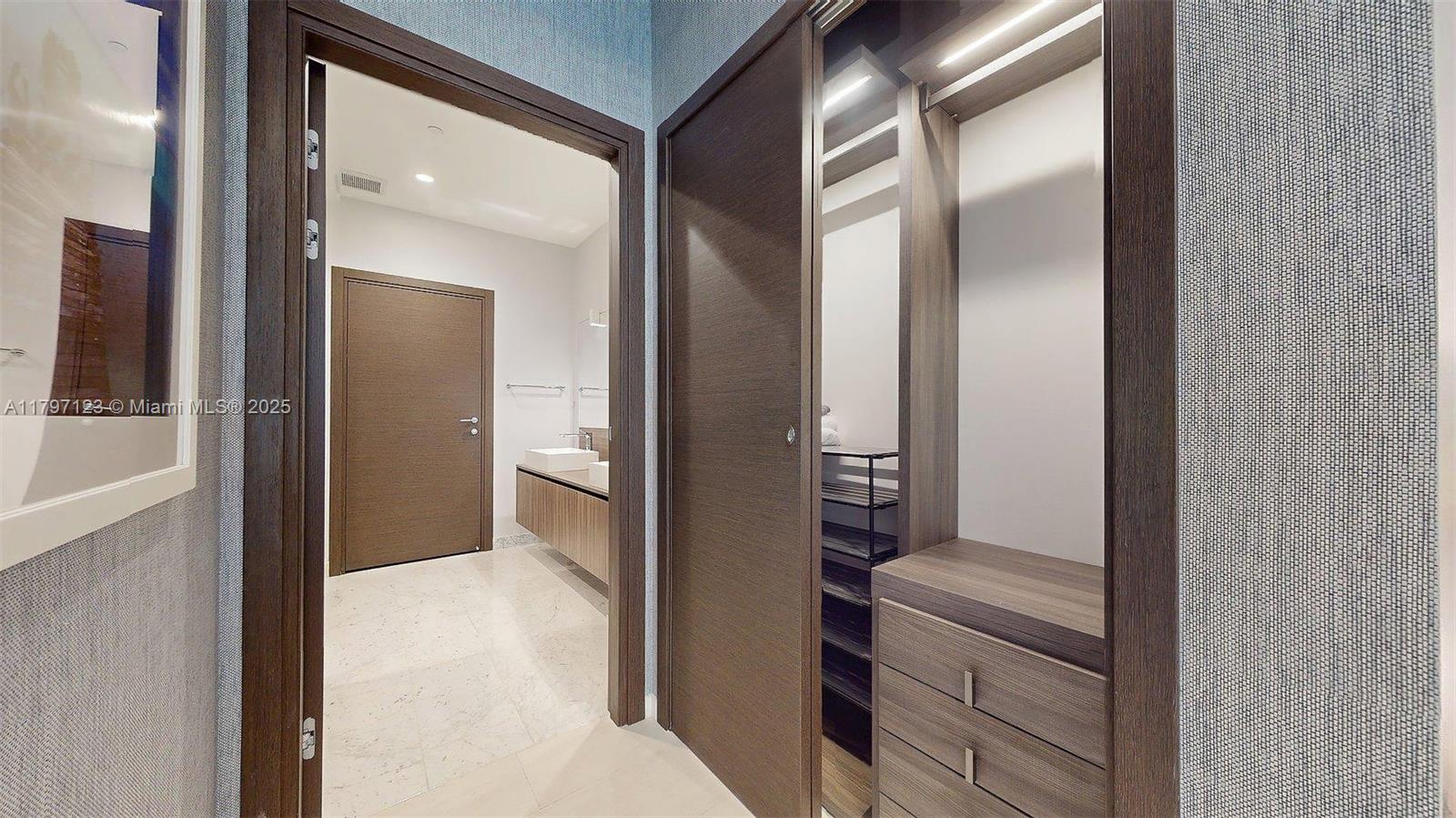 1000 Brickell Plz #1814, Miami FL 33131
