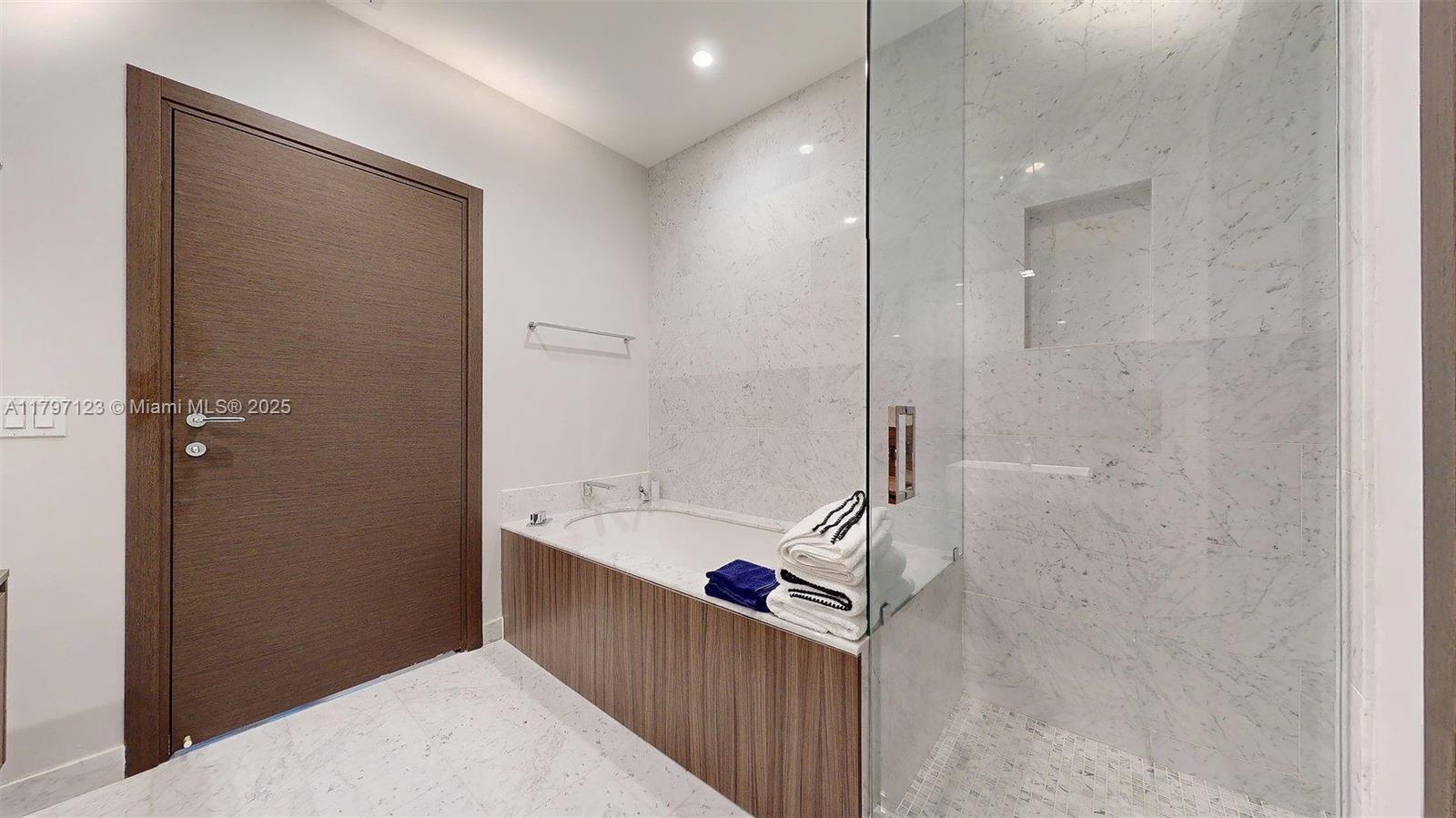 1000 Brickell Plz #1814, Miami FL 33131