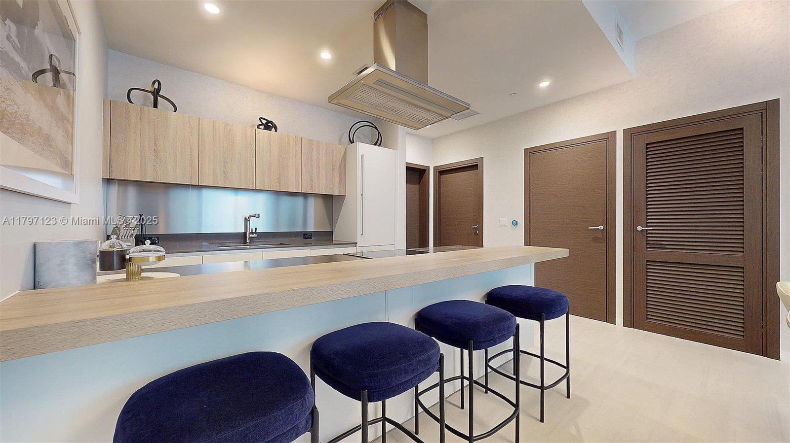 1000 Brickell Plz #1814, Miami FL 33131