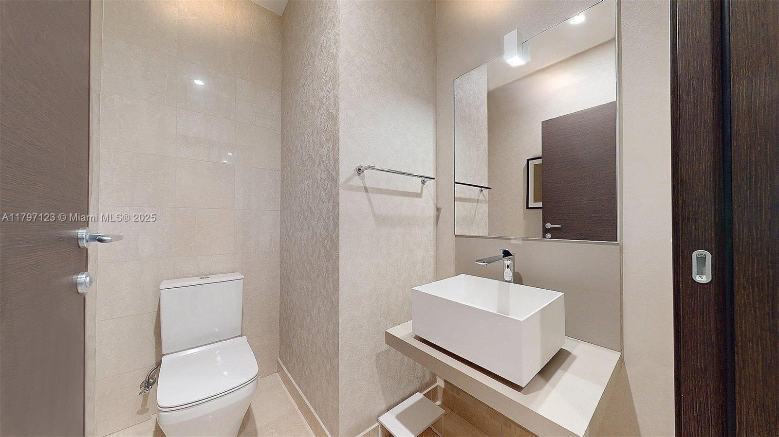 1000 Brickell Plz #1814, Miami FL 33131
