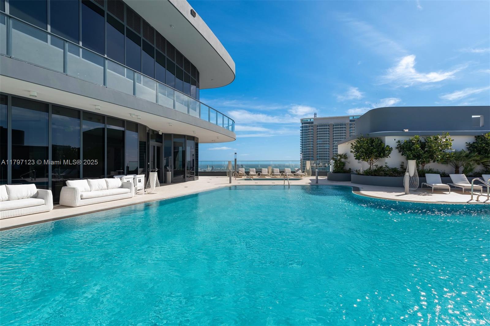 1000 Brickell Plz #1814, Miami FL 33131