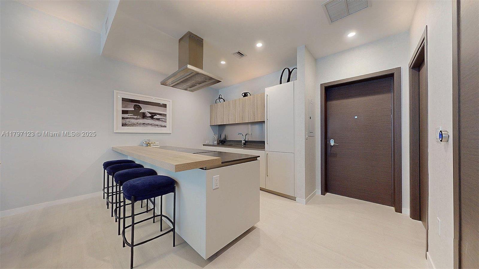 1000 Brickell Plz #1814, Miami FL 33131