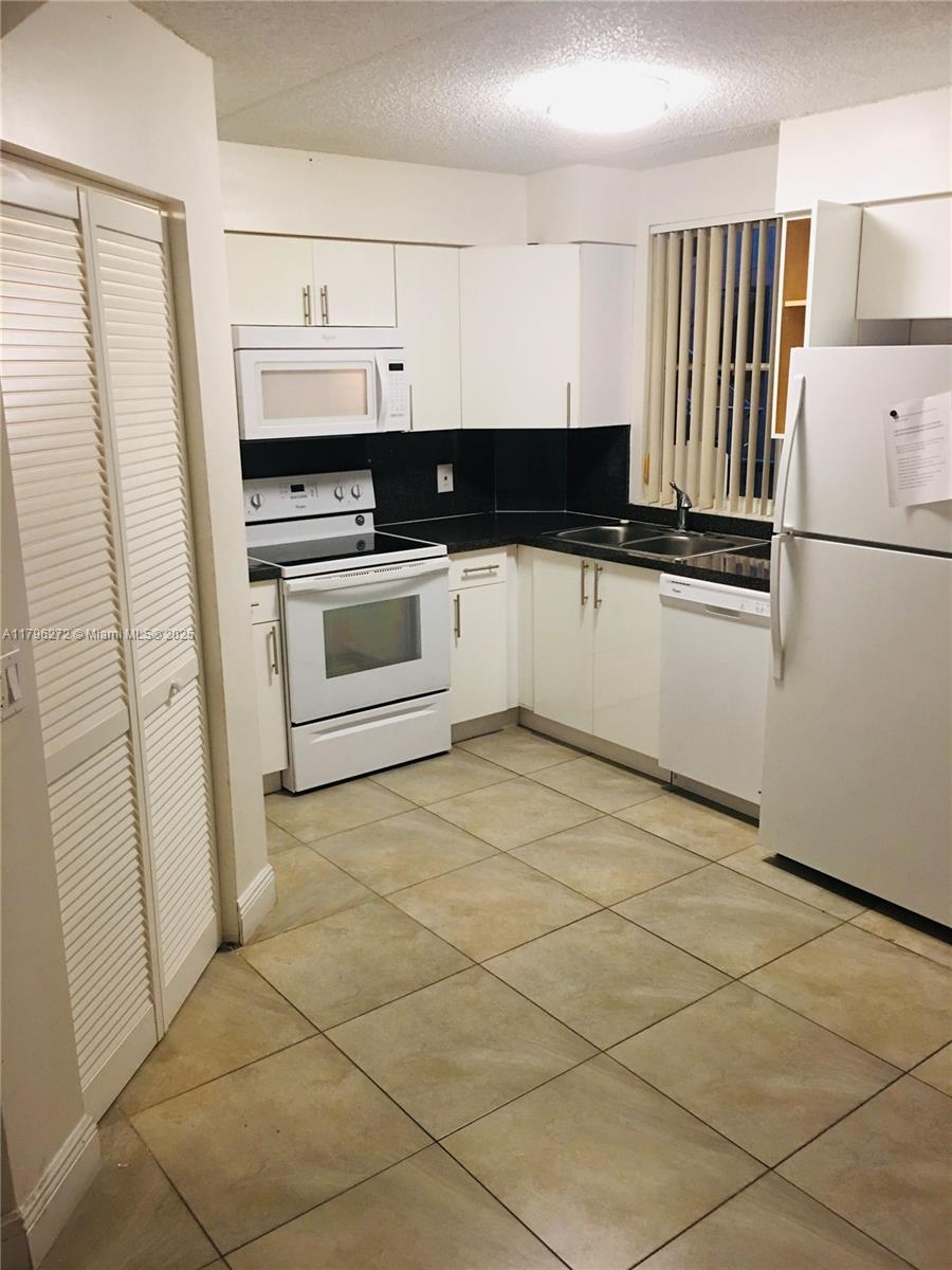6115 NW 186th St #202, Hialeah, Florida image 20