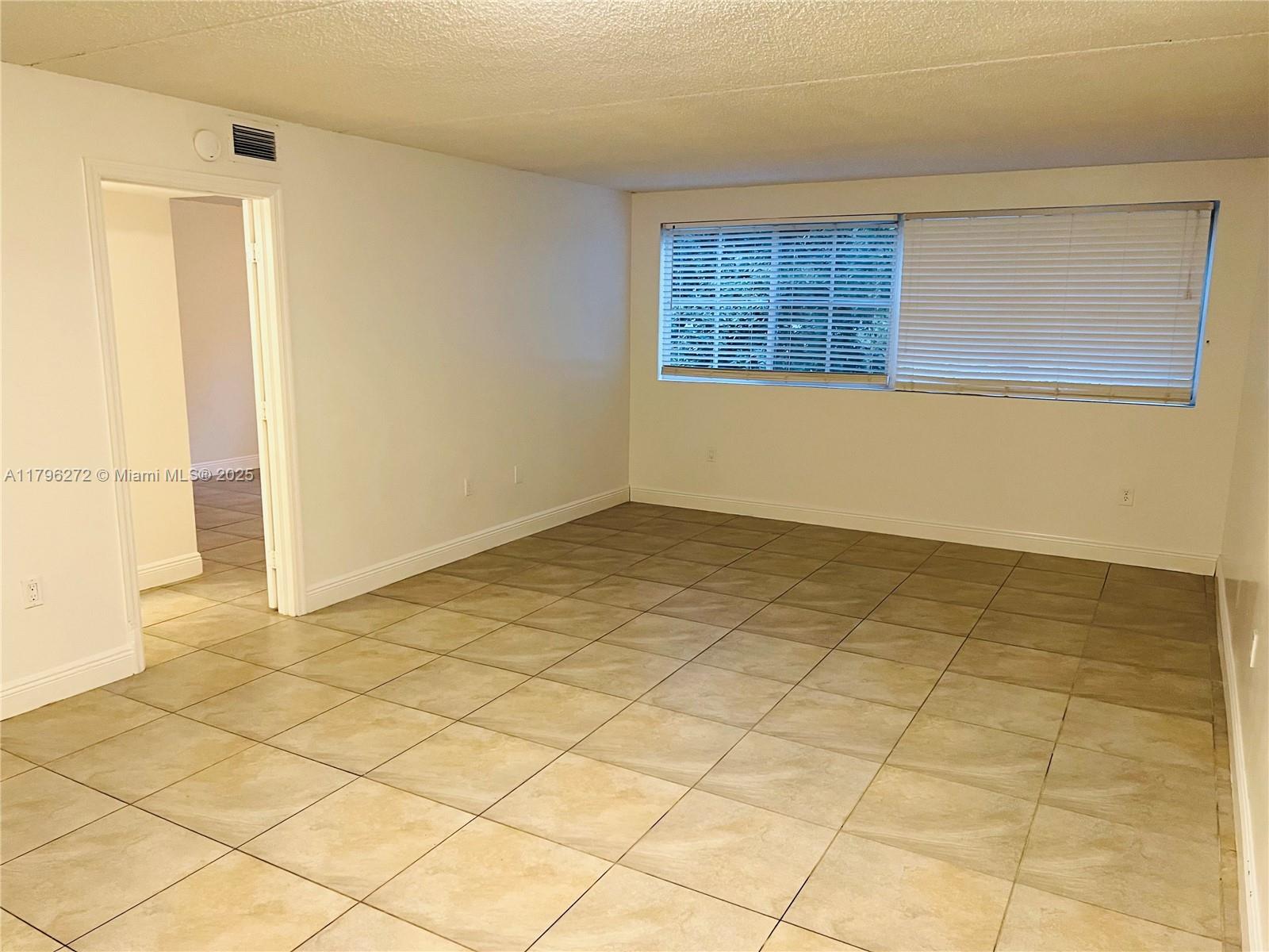 6115 NW 186th St #202, Hialeah, Florida image 25