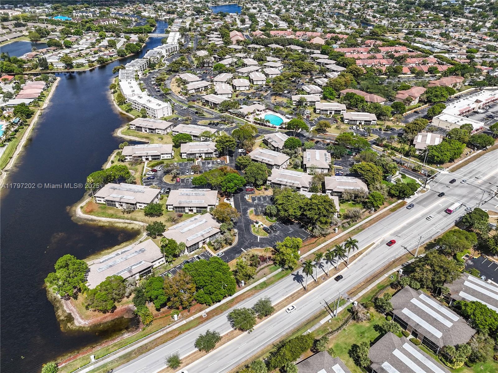 9887 N Belfort Cir #112, Tamarac, Florida image 30