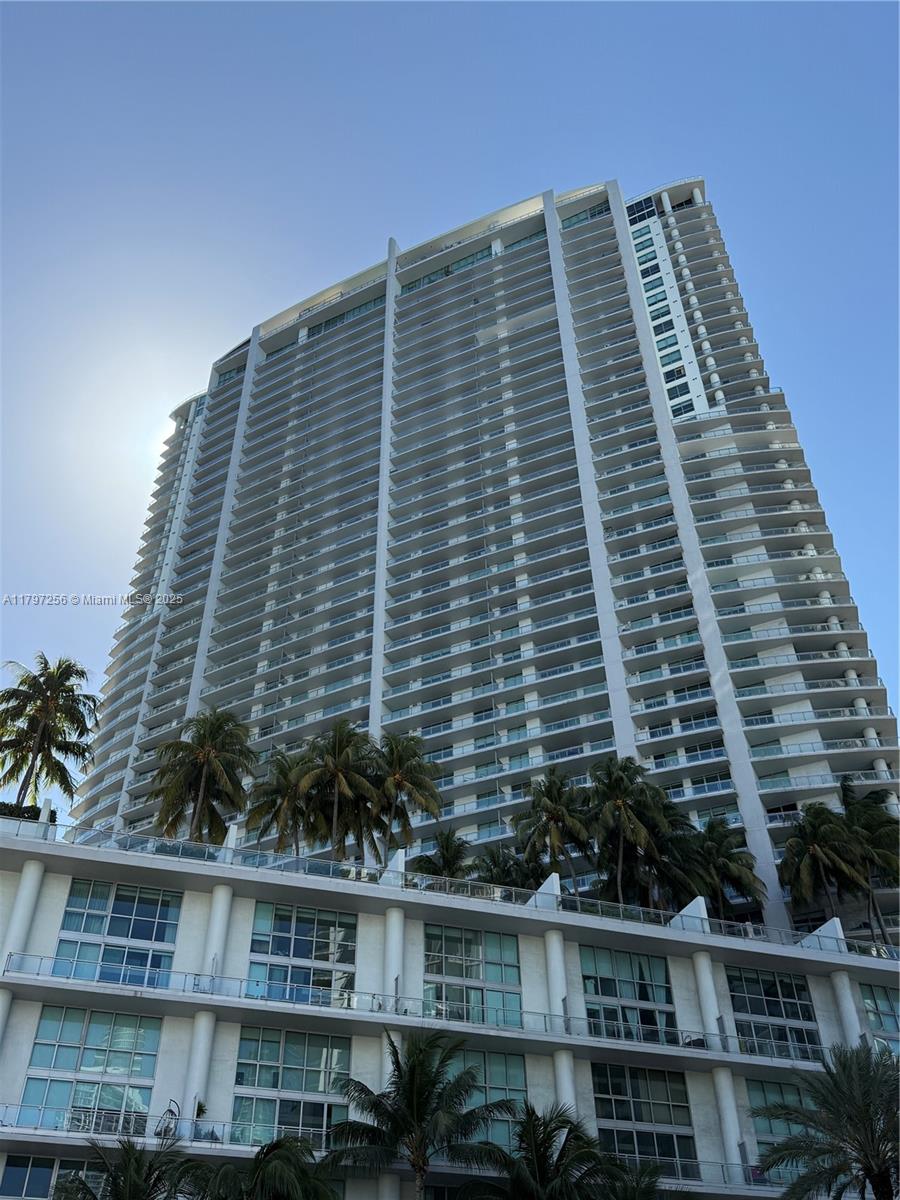 Apartamento à Venda em Miami, FL