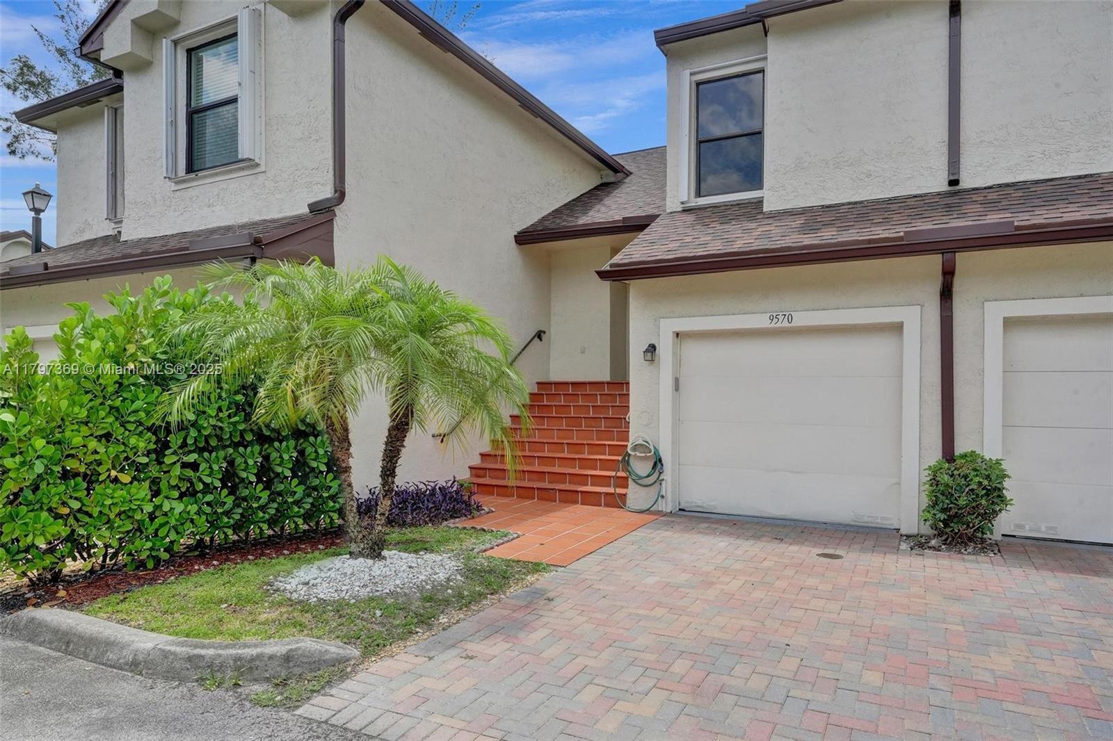 9570 SW 3rd Ct, Pembroke Pines, Florida image 3