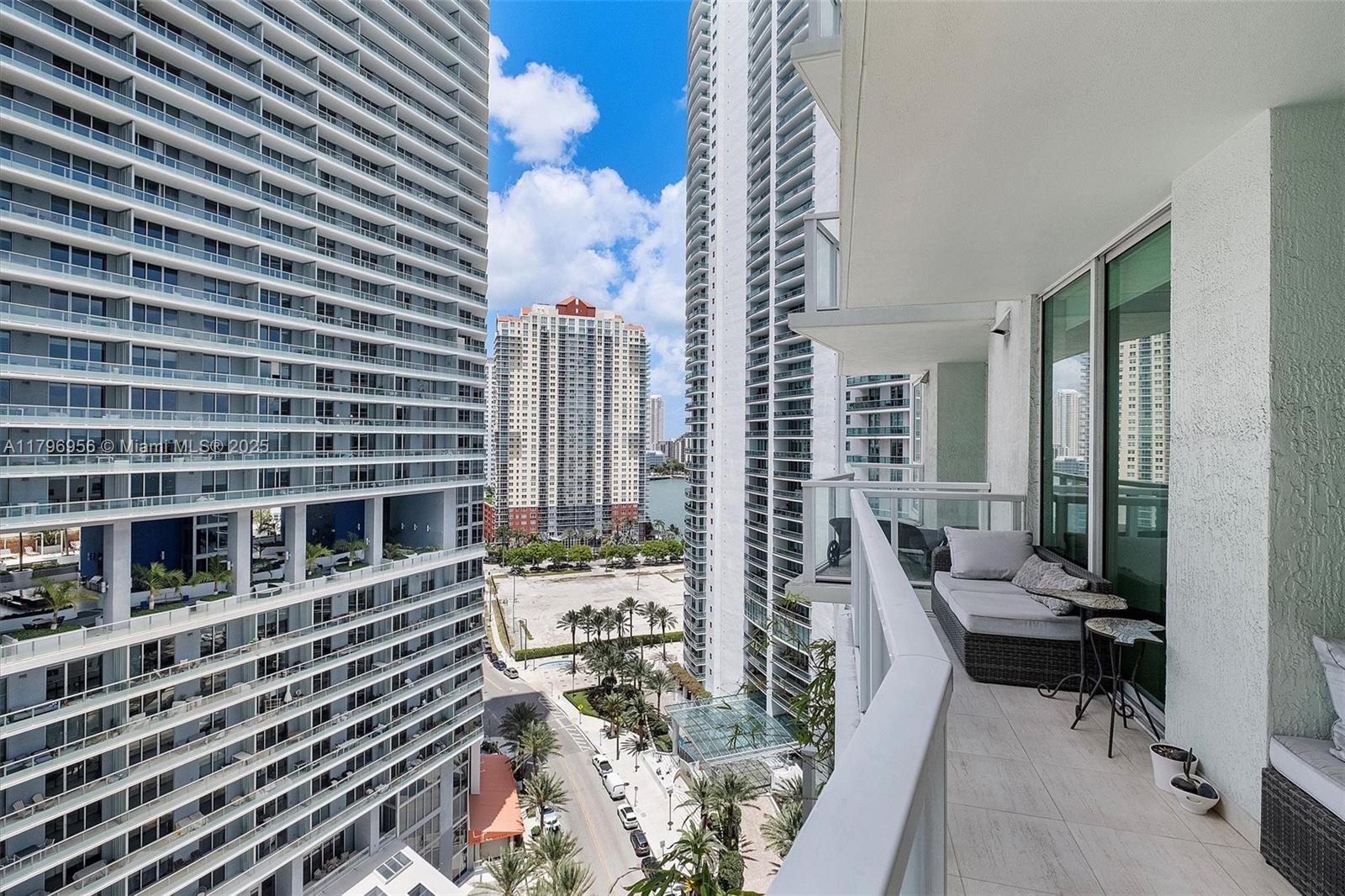 218 SE 14th St #1804, Miami FL 33131