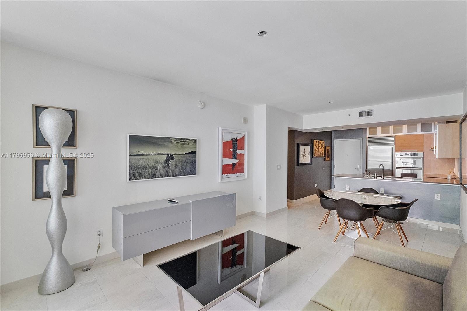 218 SE 14th St #1804, Miami FL 33131