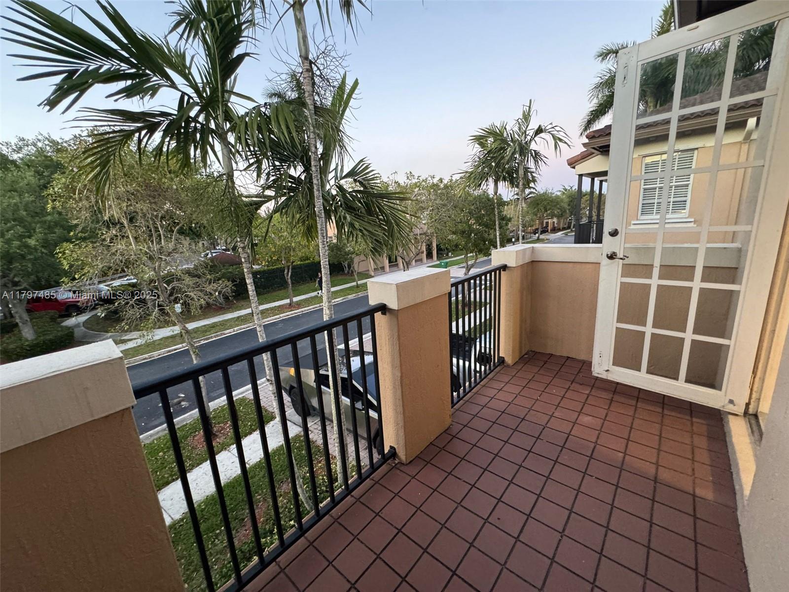 8706 Blaze Ct, Davie, Florida image 4