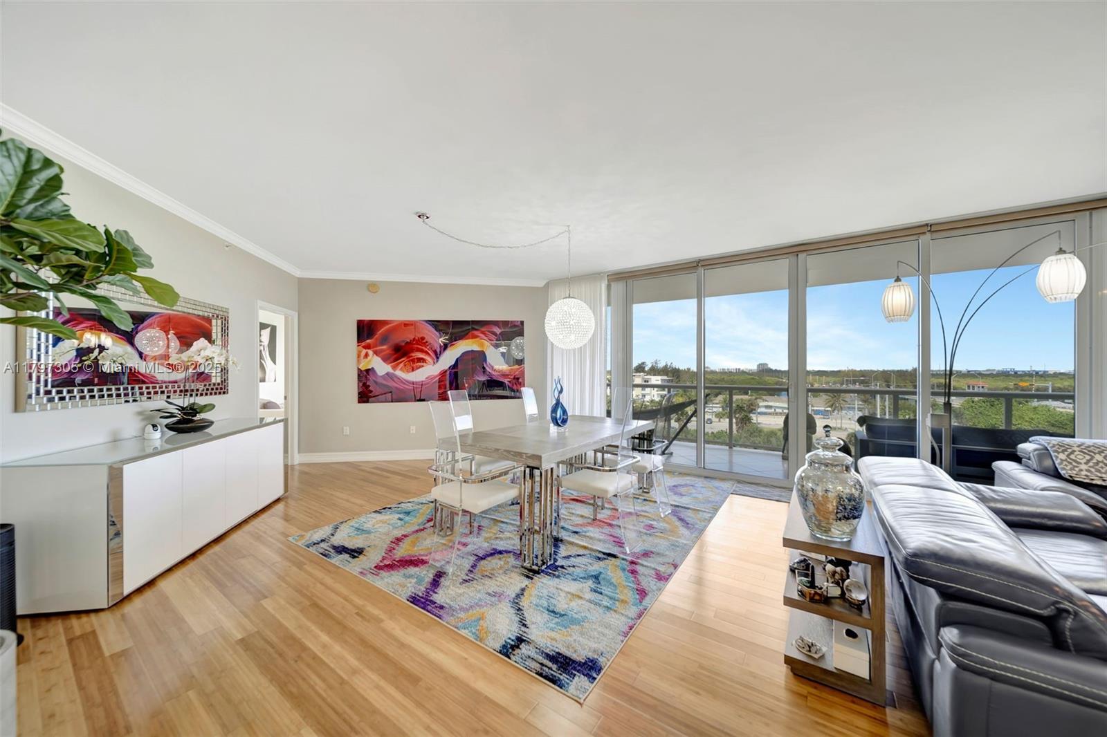 Condo for Sale in Hollywood, FL