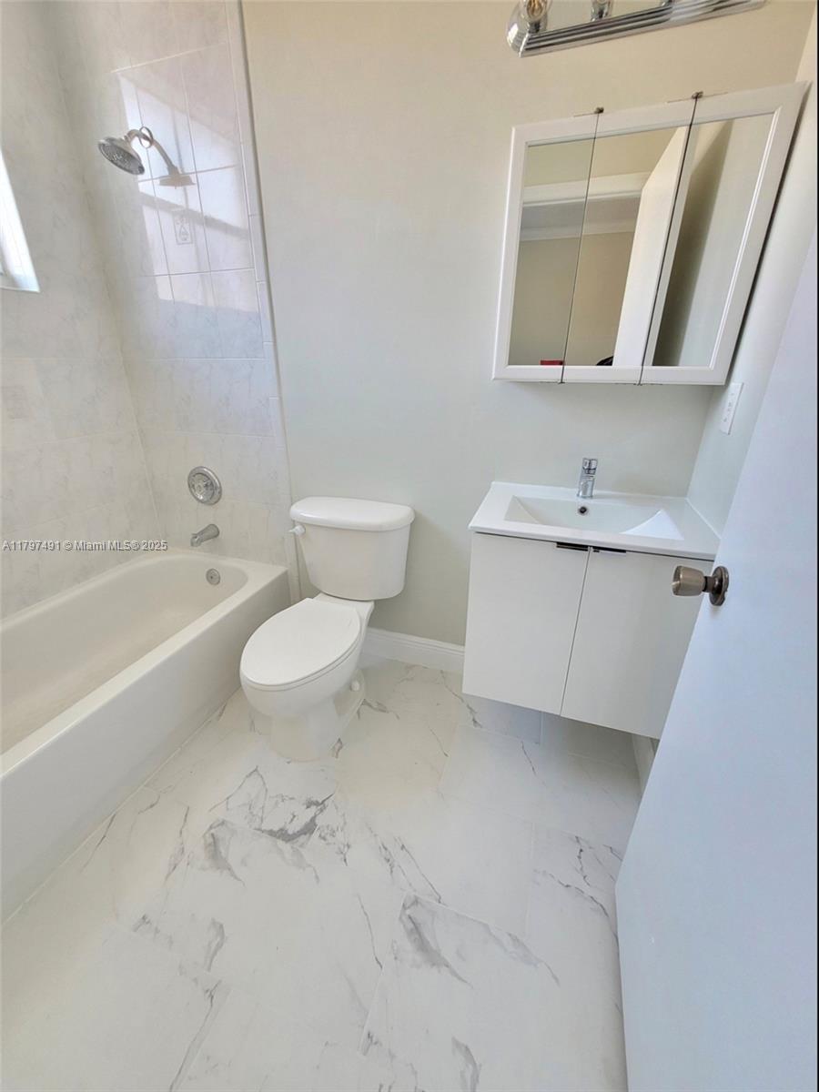 8551 NW 141st Ter #301, Miami Lakes, Florida image 19