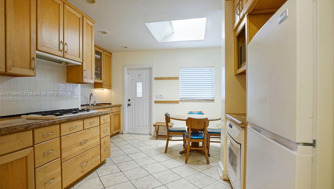 1423 Biarritz Dr, Miami Beach, Florida image 7