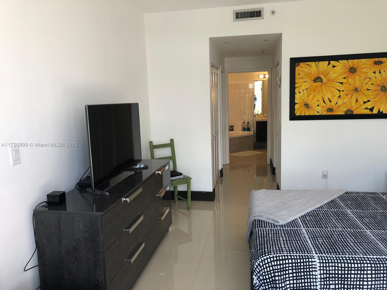 9725 NW 52nd St #407, Doral, Florida image 5
