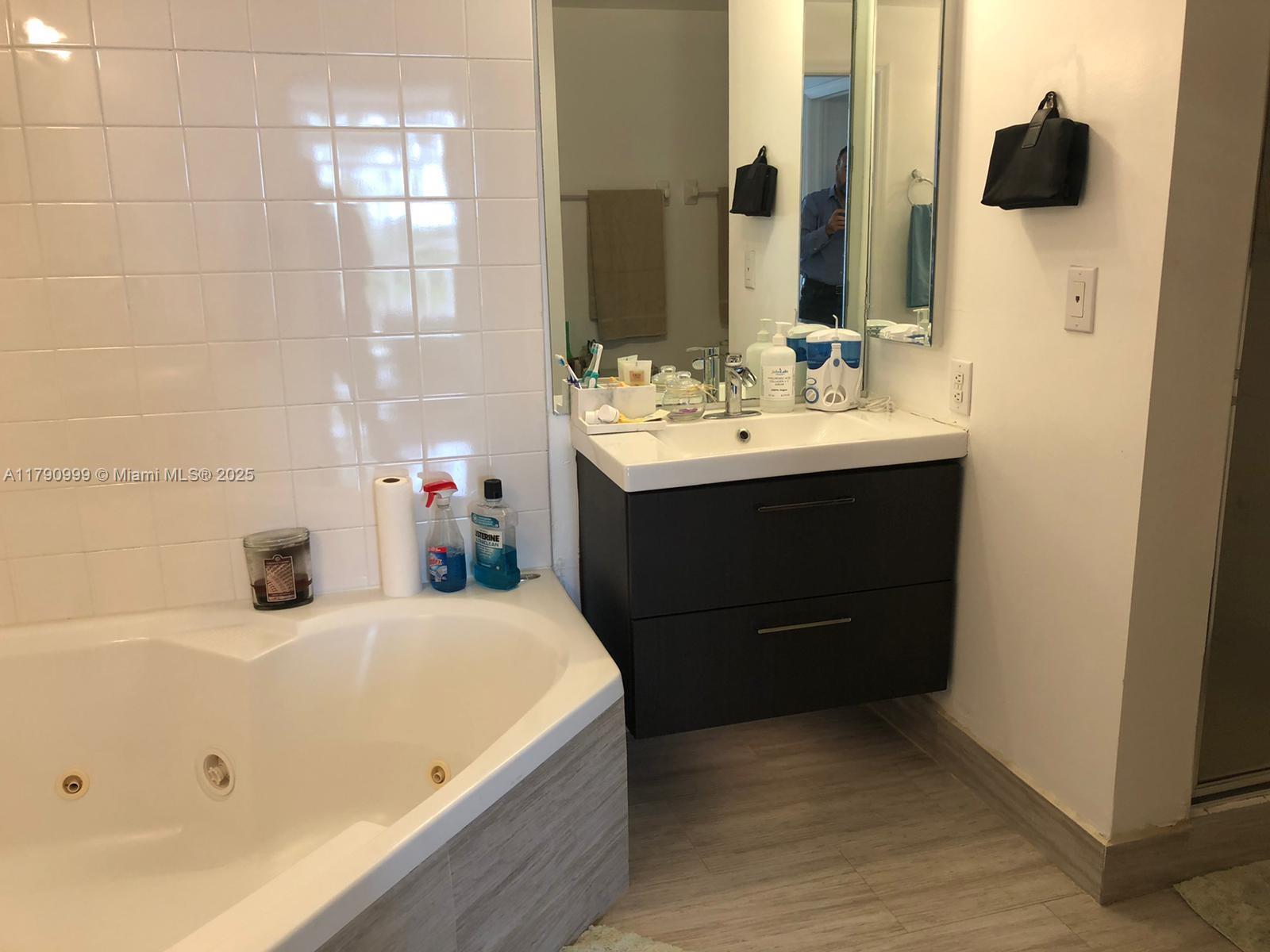 9725 NW 52nd St #407, Doral, Florida image 6