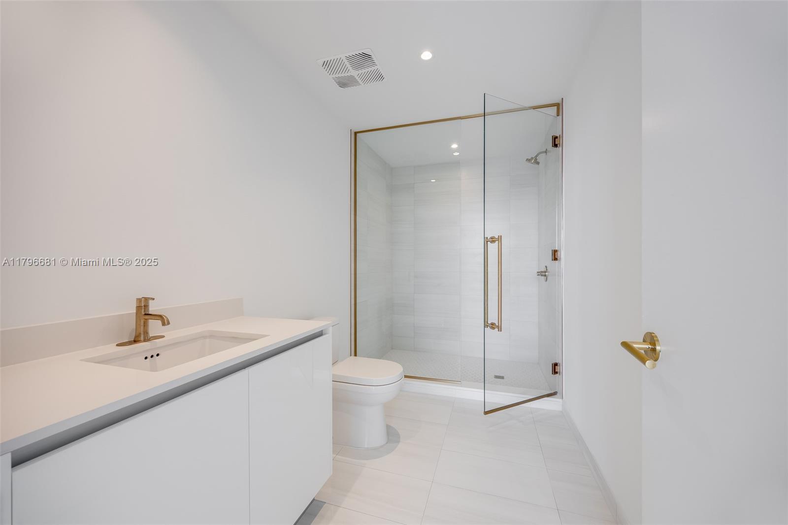 2678 Tigertail Ave #1802, Coconut Grove FL 33133