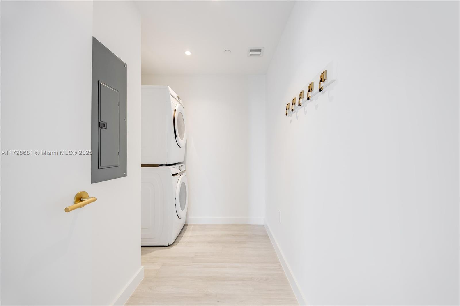 2678 Tigertail Ave #1802, Coconut Grove FL 33133