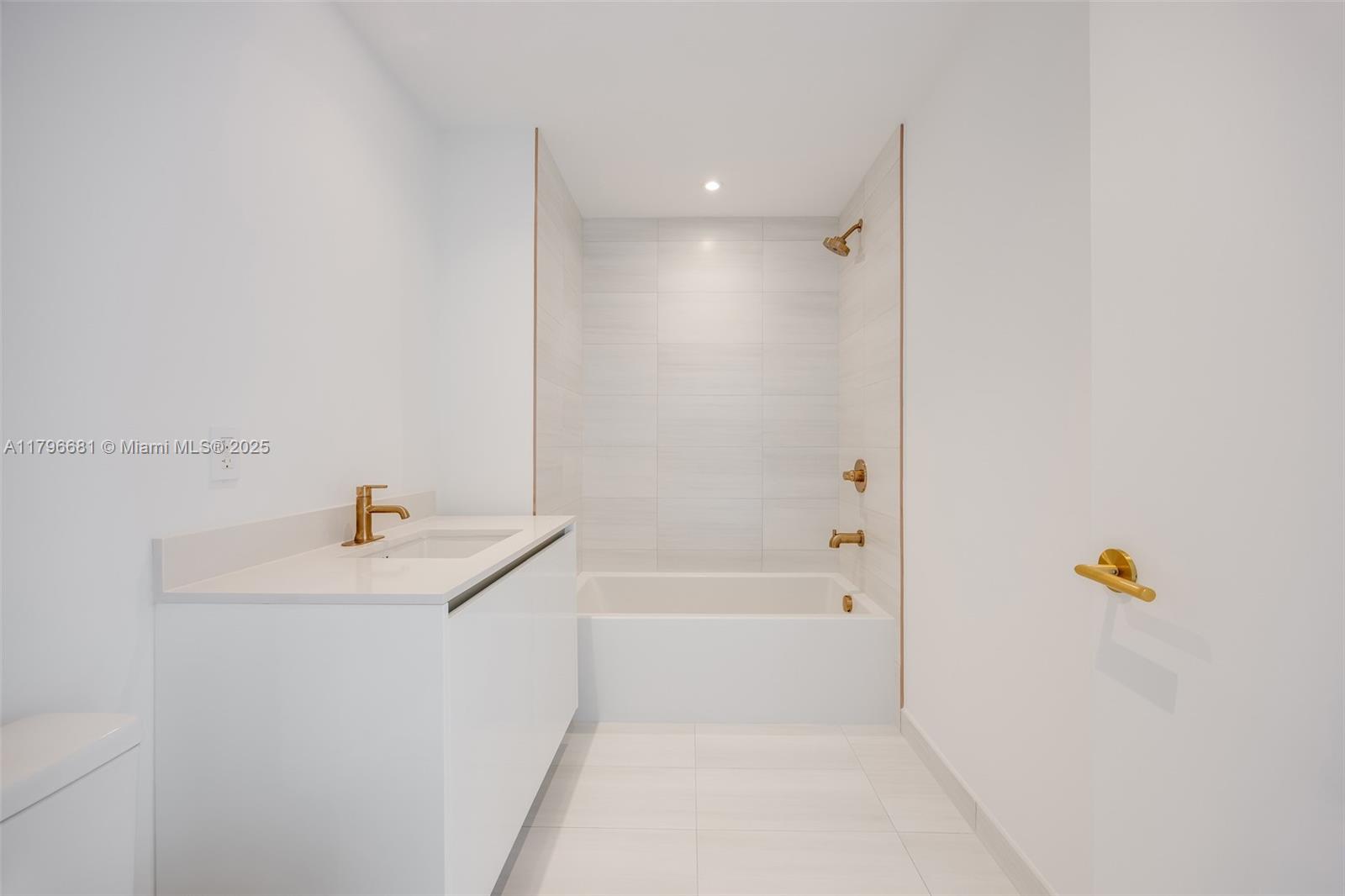 2678 Tigertail Ave #1802, Coconut Grove FL 33133