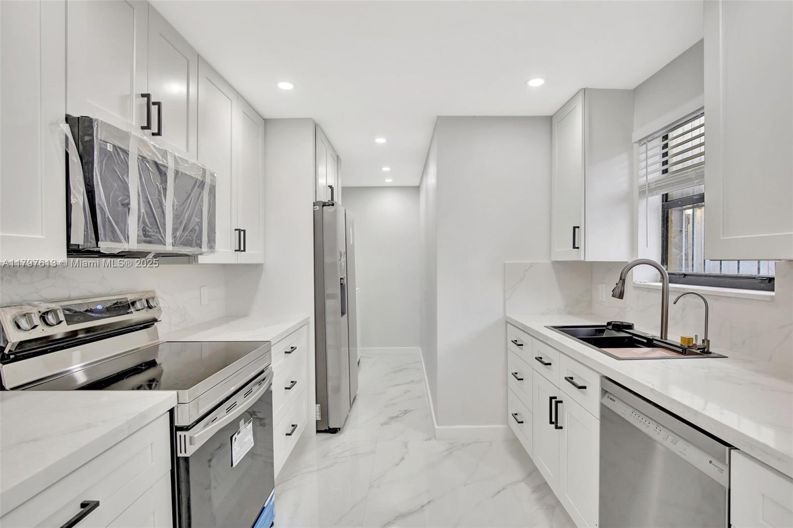 3916 NW 207th St Rd, Miami Gardens, Florida image 18