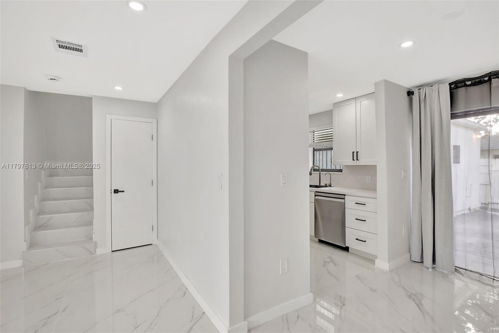 3916 NW 207th St Rd, Miami Gardens, Florida image 4