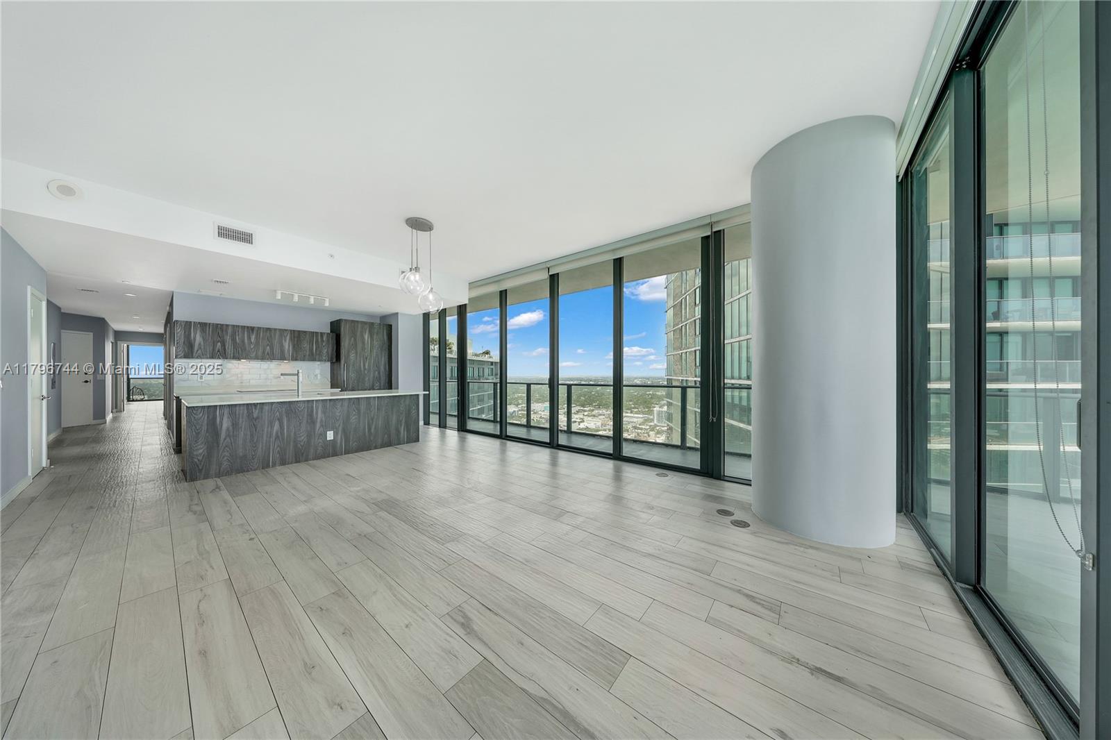 Condo for Sale in Miami, FL
