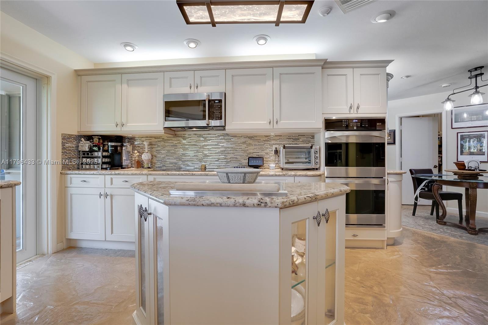 610 Lake Dasha Cir, Plantation, Florida image 12
