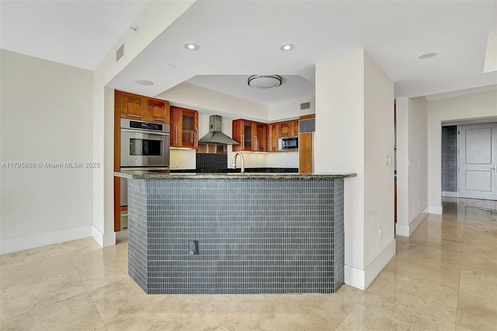 3301 NE 183rd St #1608, Aventura FL 33160