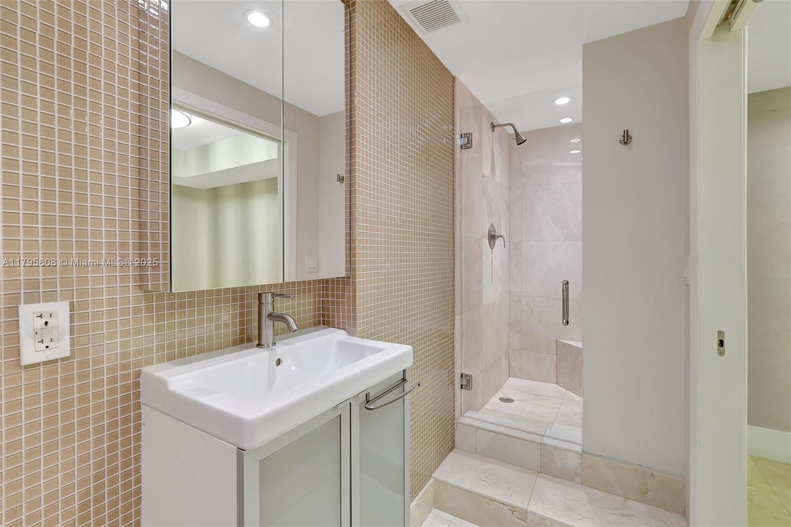 3301 NE 183rd St #1608, Aventura FL 33160