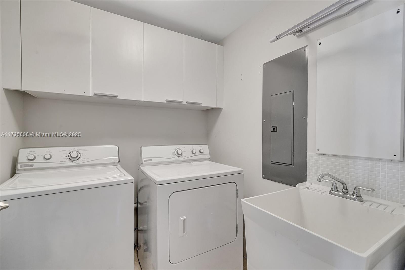 3301 NE 183rd St #1608, Aventura FL 33160