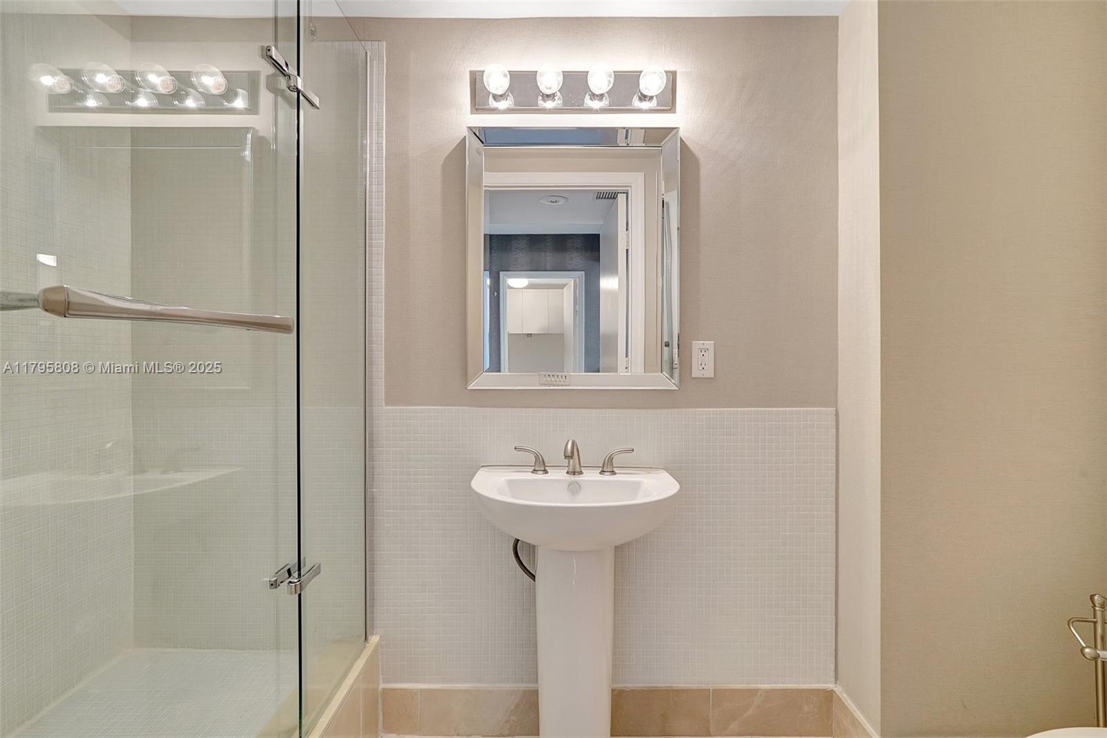 3301 NE 183rd St #1608, Aventura FL 33160
