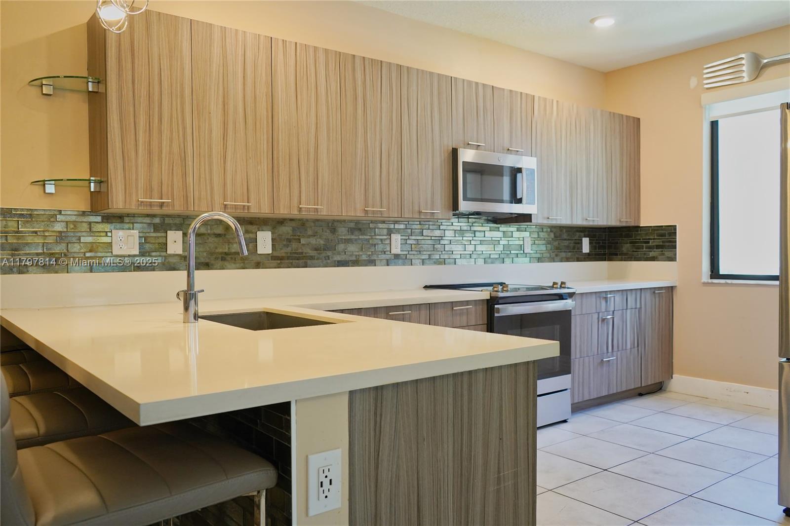4672 NW 83rd Pkwy, Doral, Florida image 10