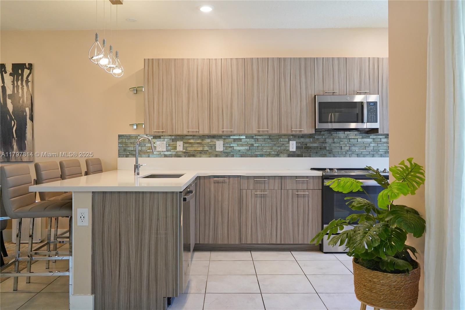 4672 NW 83rd Pkwy, Doral, Florida image 13