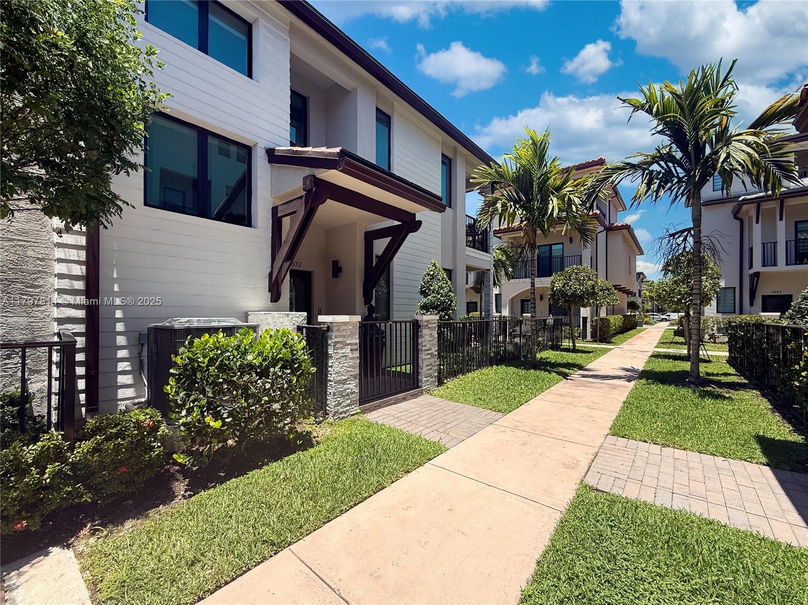 4672 NW 83rd Pkwy, Doral, Florida image 2