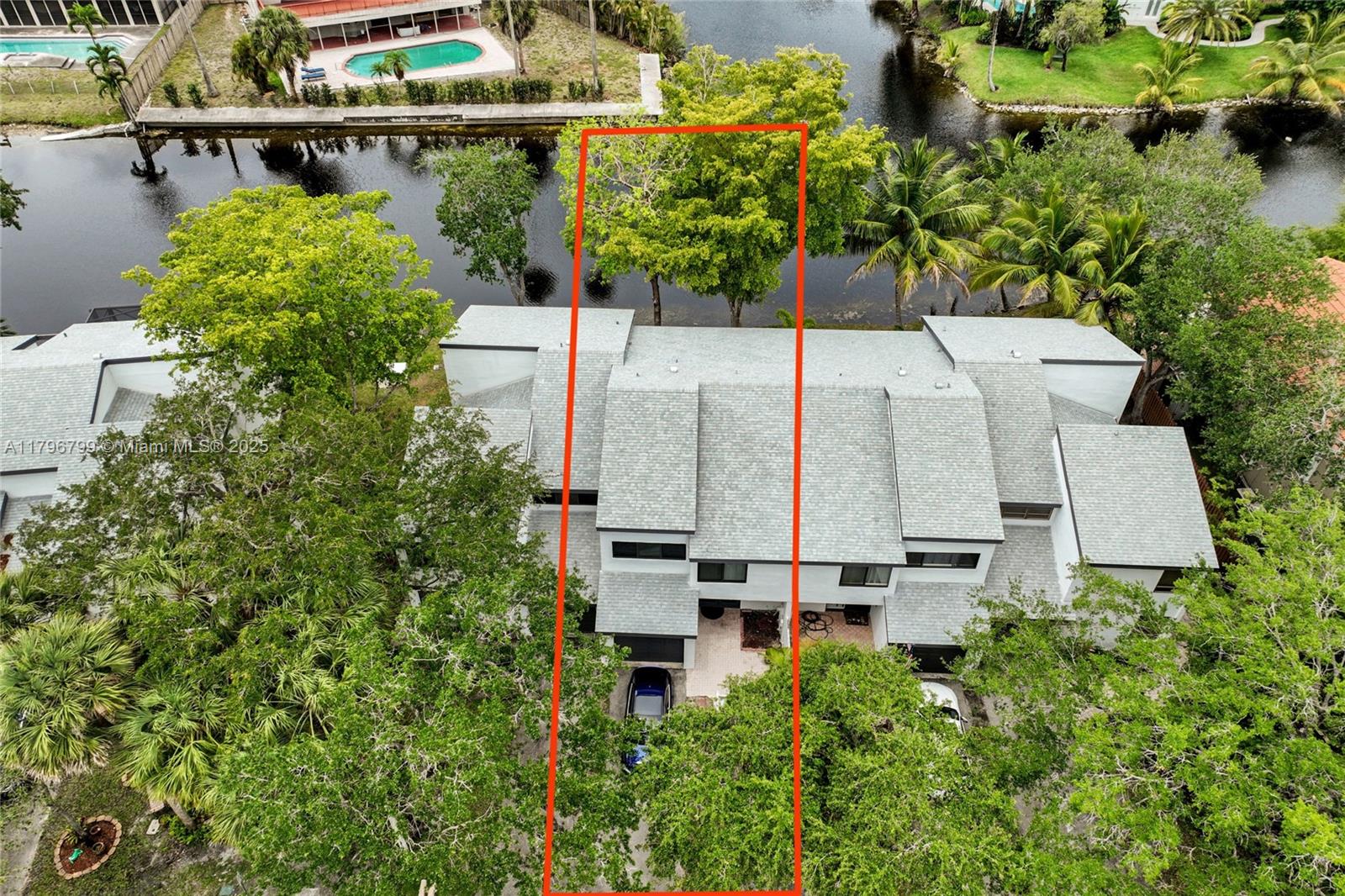 9885 Fairway Cove Ln, Plantation, Florida image 35