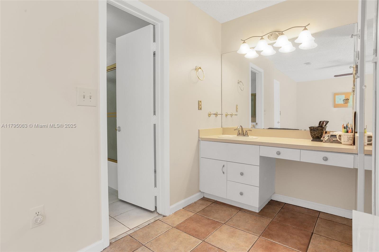 12424 SW 10th Ter, Miami, Florida image 23