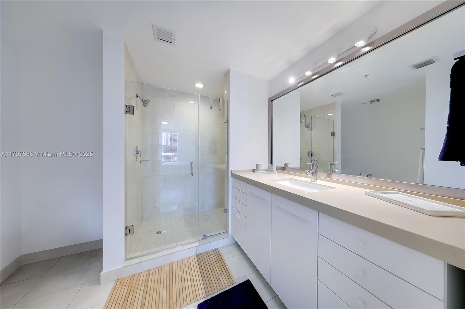 90 SW 3rd St #1514, Miami, Florida image 9