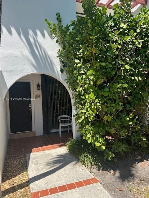 425 Grapetree Dr Key Biscayne, FL 33149