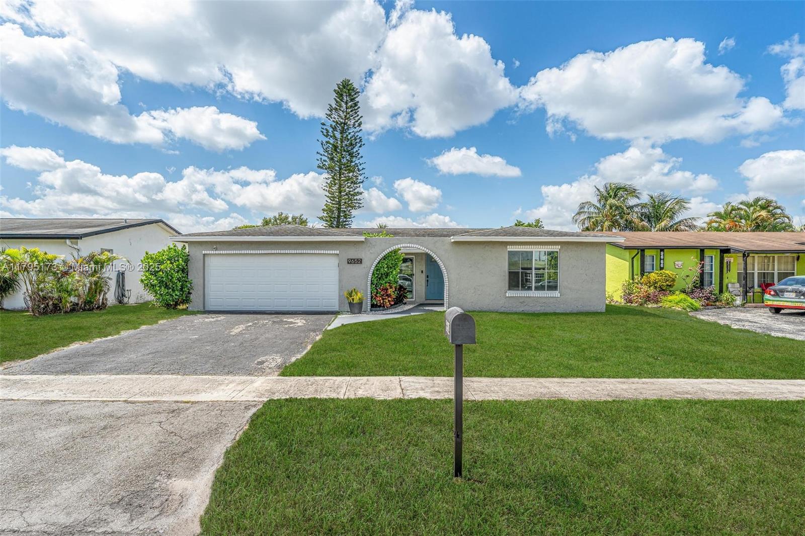 9652 NW 19th Pl, Sunrise, Florida image 2