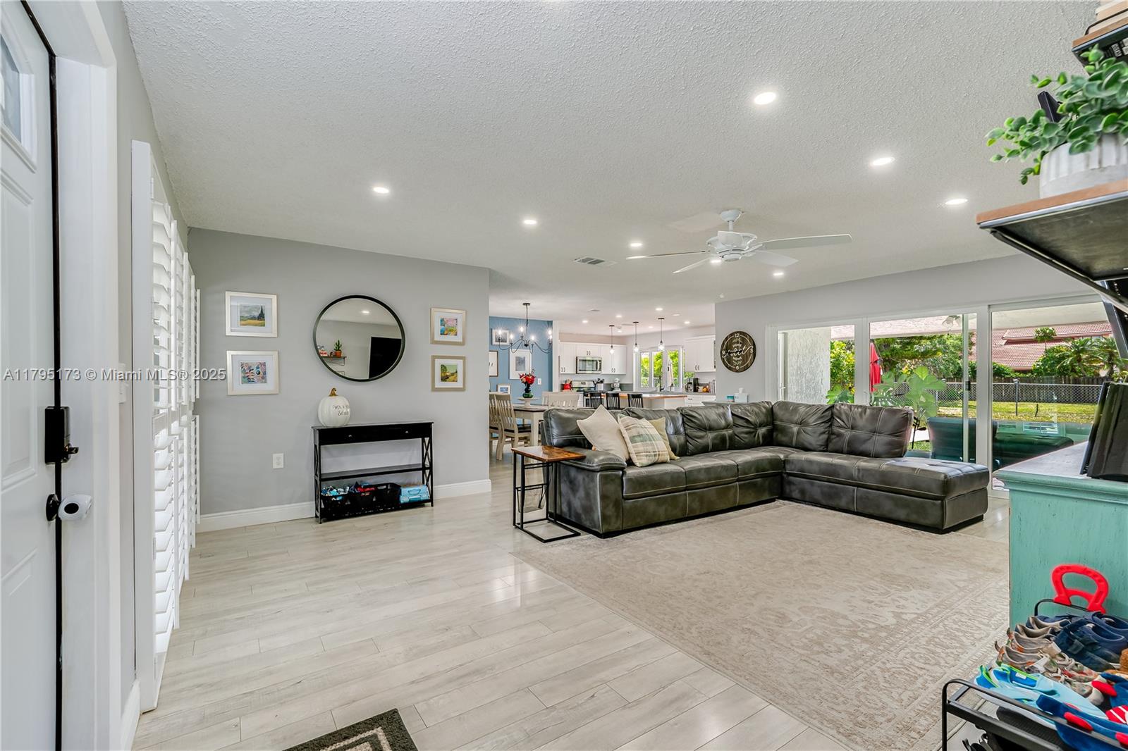 9652 NW 19th Pl, Sunrise, Florida image 3