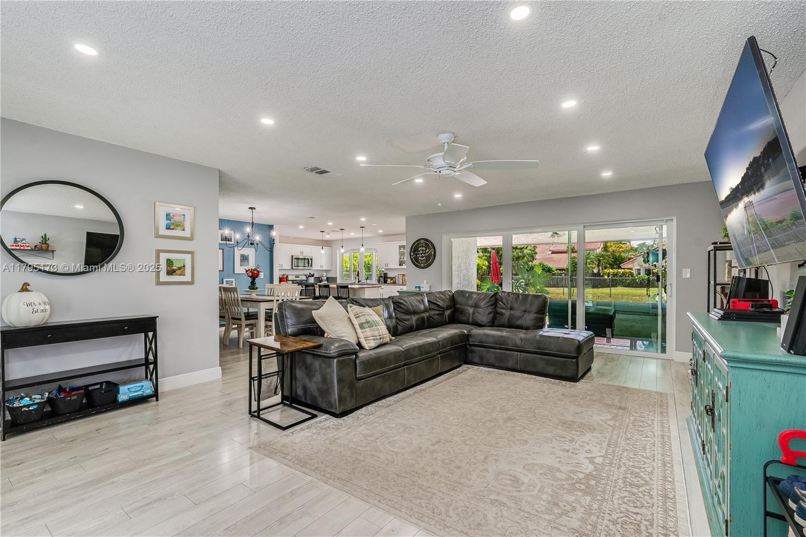 9652 NW 19th Pl, Sunrise, Florida image 4