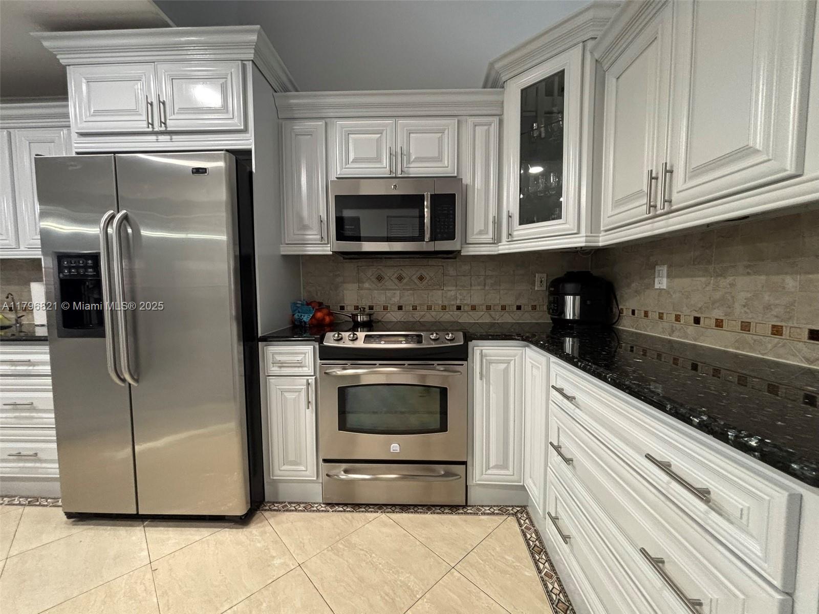 2765 W 54th St, Hialeah, Florida image 15