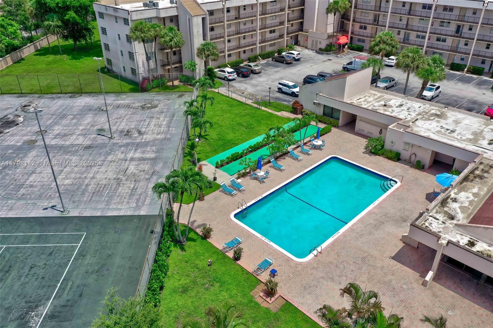 2571 Aragon Blvd #220, Sunrise, Florida image 24