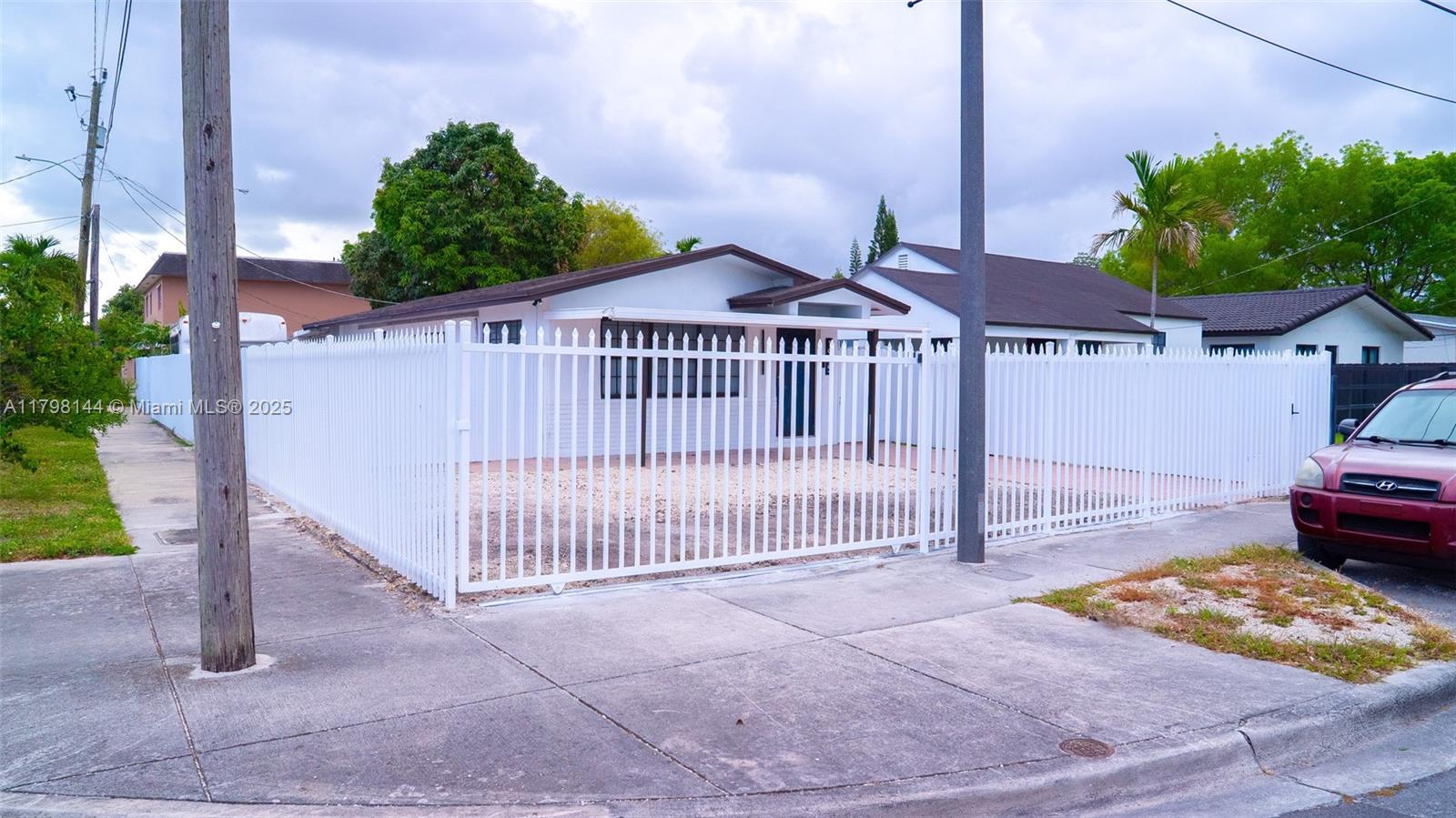 1995 E 1st Ave, Hialeah, Florida image 1