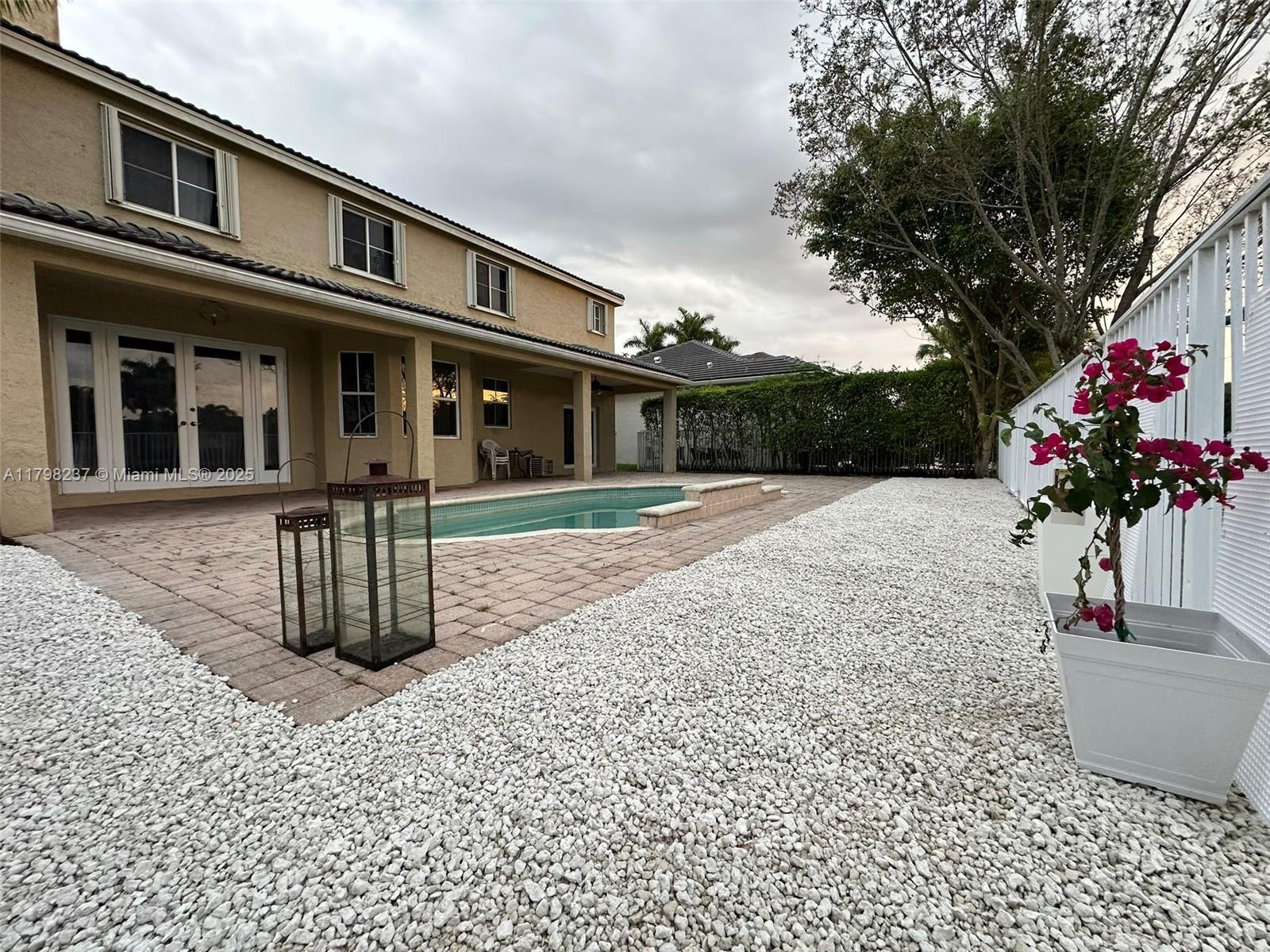 1048 SE Sunflower Cir, Weston, Florida image 3
