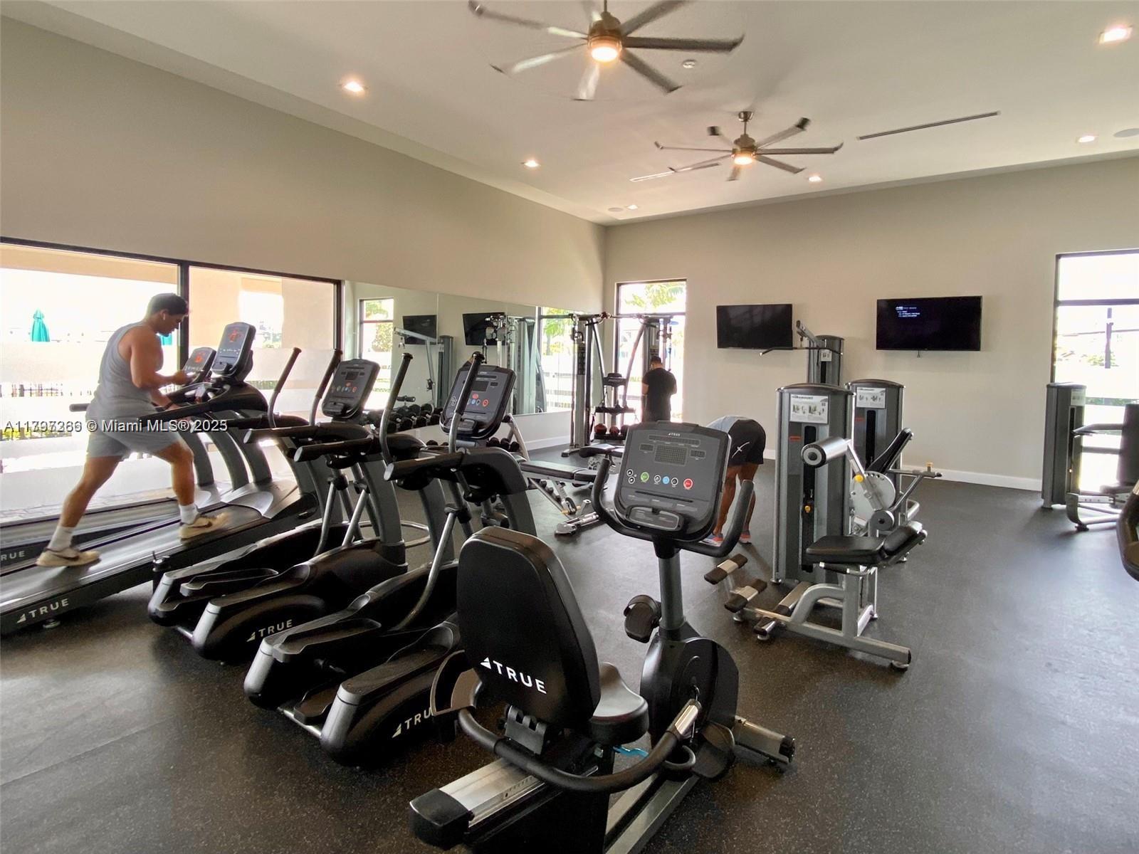 10607 W 34th Ct, Hialeah, Florida image 14