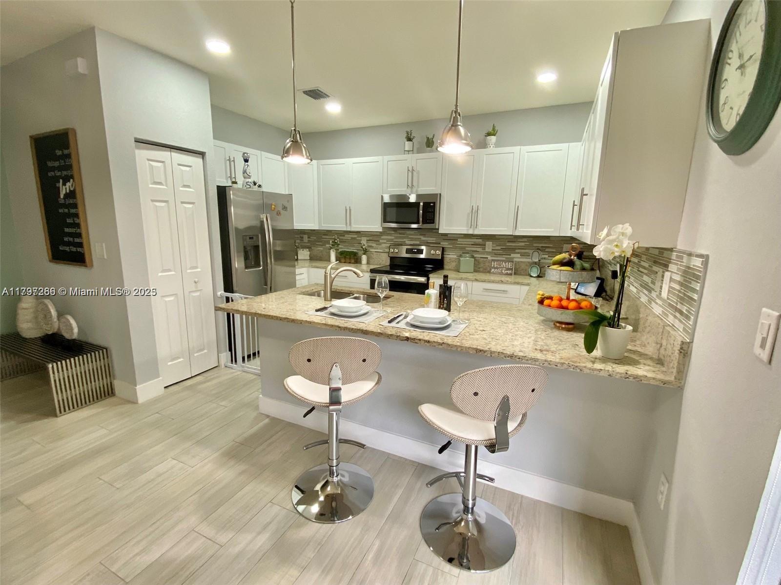10607 W 34th Ct, Hialeah, Florida image 4