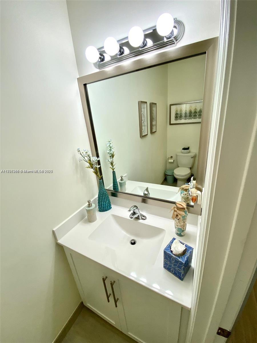 10607 W 34th Ct, Hialeah, Florida image 5