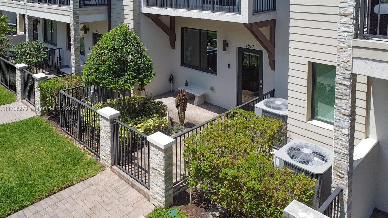 4962 NW 83rd Path #4962, Doral, Florida image 4