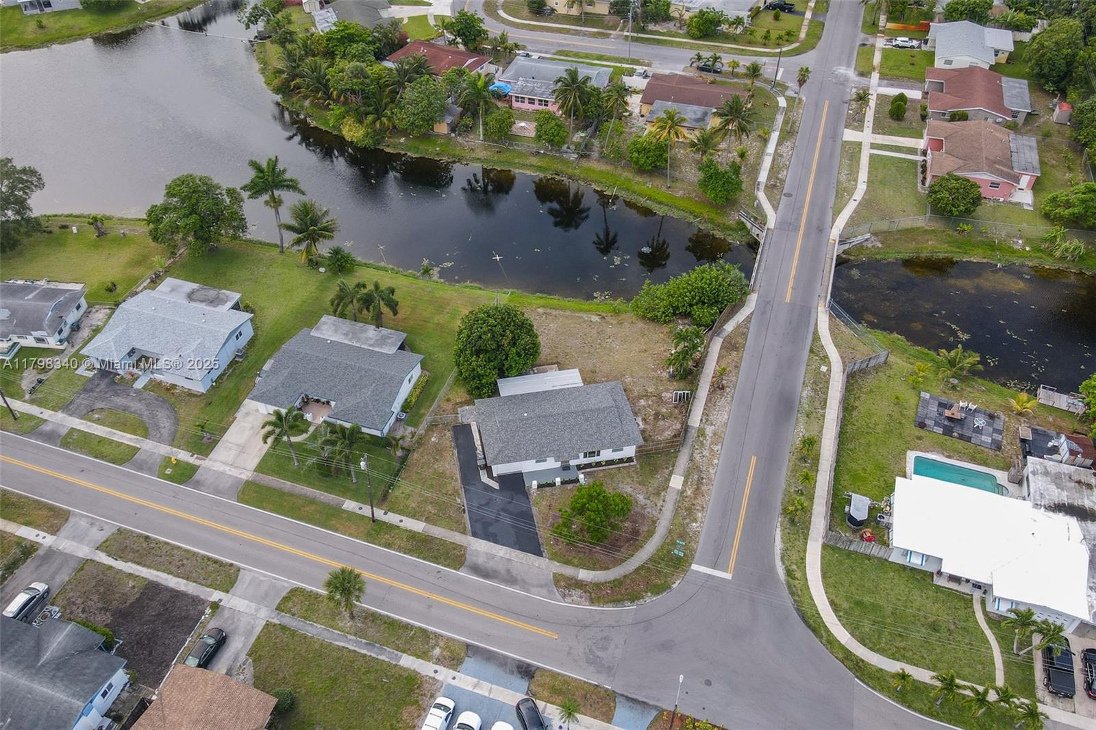 3531 NW 26th St, Lauderdale Lakes, Florida image 3